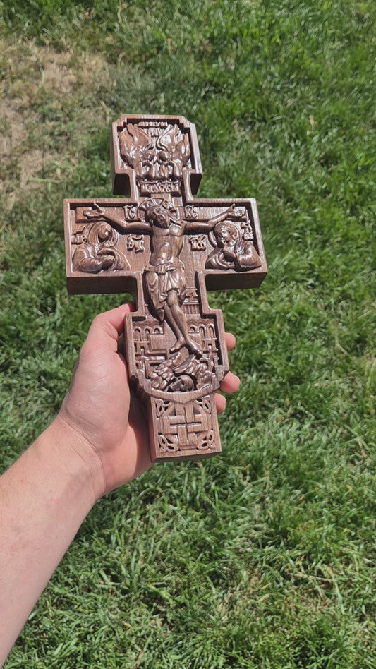 Дърворезбован кръст М1