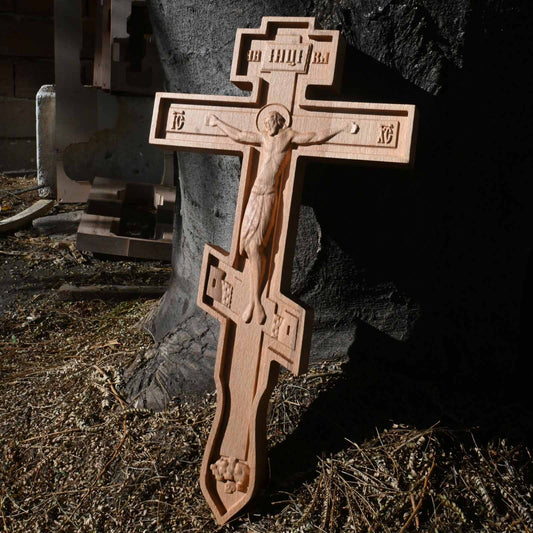 Дърворезбован кръст М2 от масивна дървесина